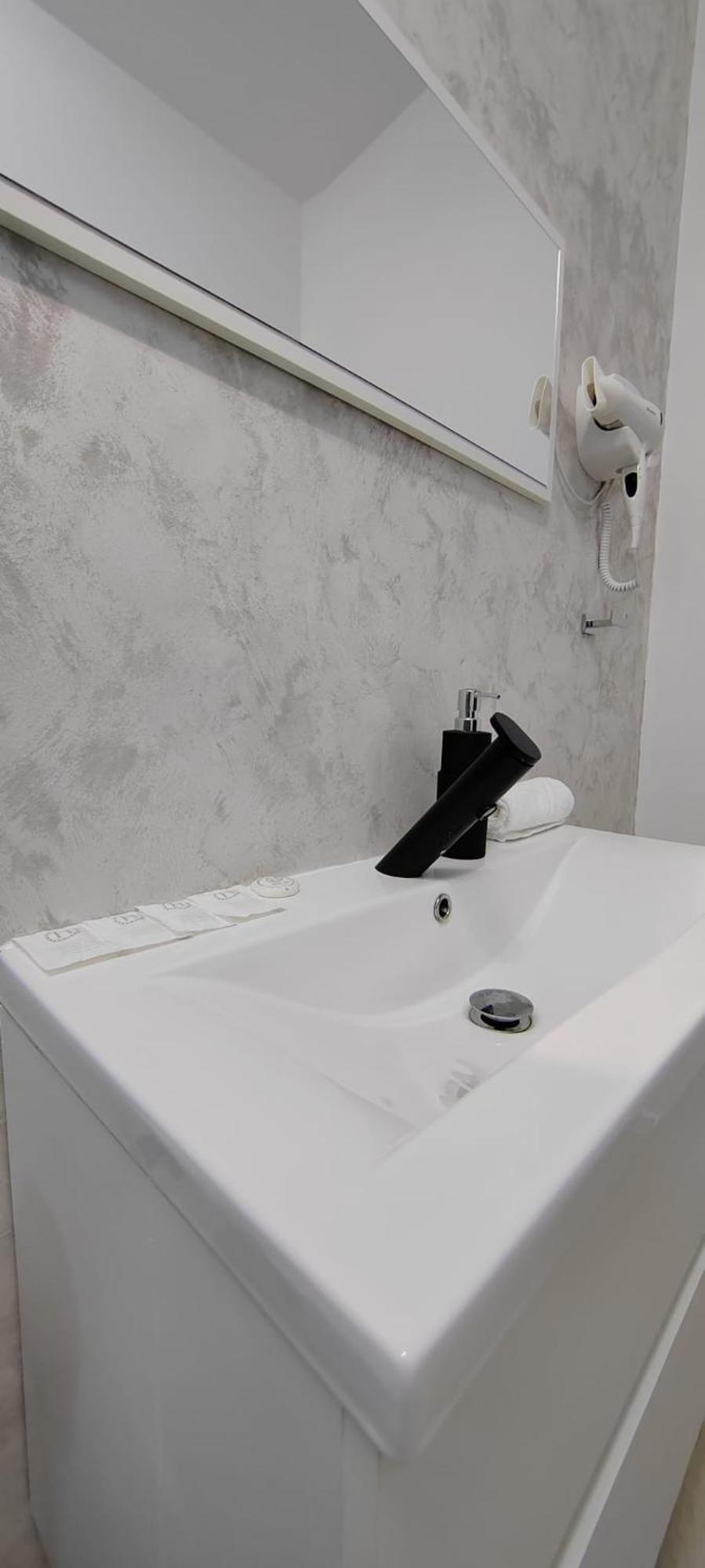 Casira Guesthouse เซนมาร์ติน ภายนอก รูปภาพ